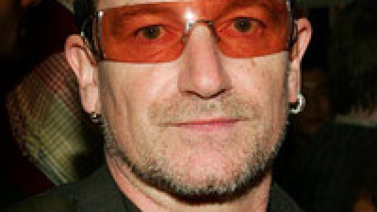 Оперираха по спешност Боно от U2