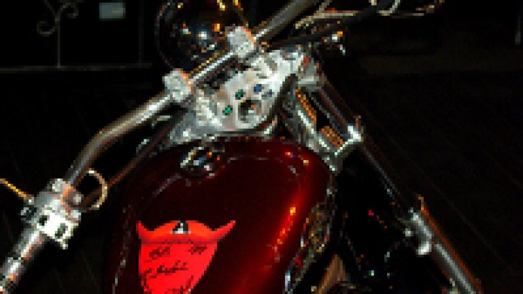 Спечели мотоциклета с подписите на AC/DC