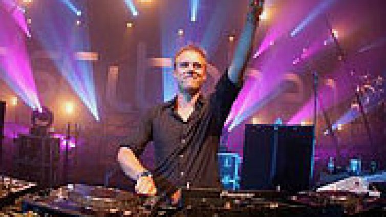 Close Look - Armin van Buuren