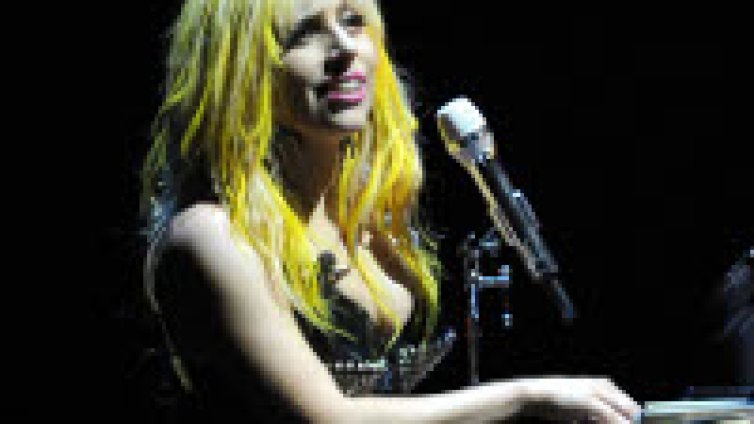 Чуй новото парче на Lady GaGa
