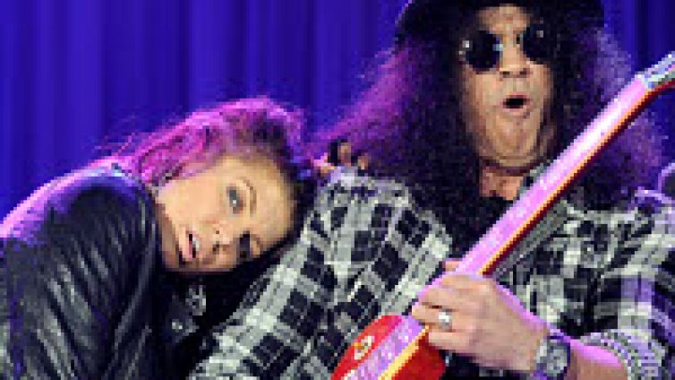 Fergie забива Slash в ново видео