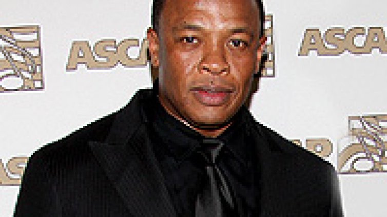 Чуй общото парче на Eminem, Dr. Dre и Jay-Z