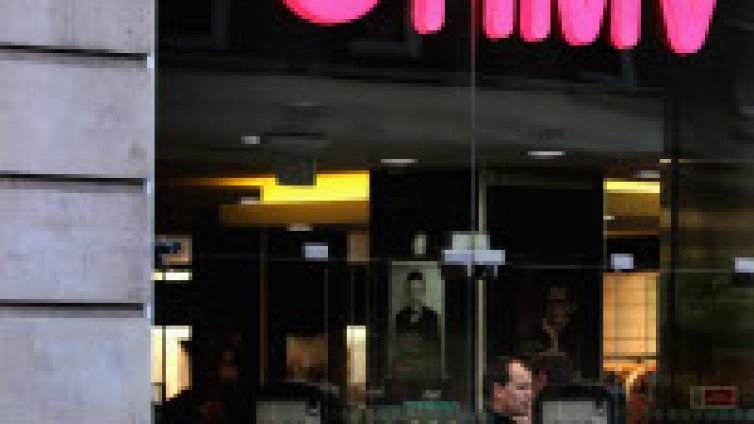 Затварят 60 музикални магазина на Острова