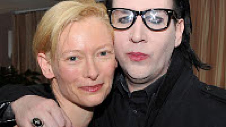 Чакаме биографична книга за Marilyn Manson
