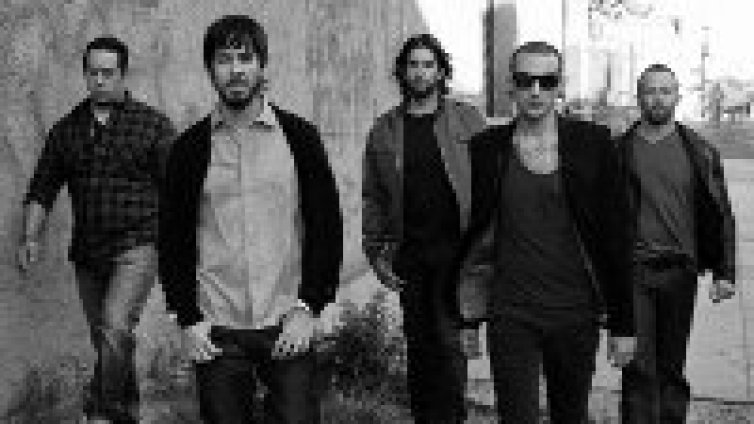 Linking Park с ремикс на Iridescent в саундтрака на Transformers 3