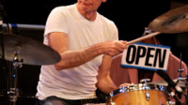 Чарли Уотс, човекът който ошамари Миг Джагър