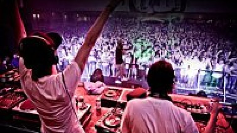 Австрийското dnb дуо Camo & Krooked с мега изтрещяло видео