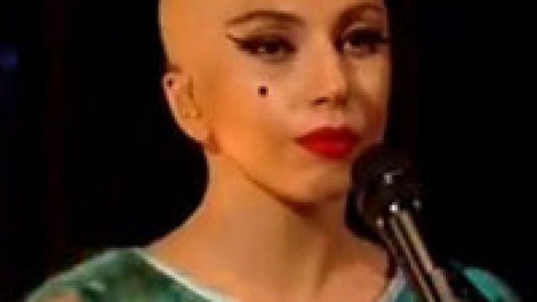 Lady Gaga си обръсна главата