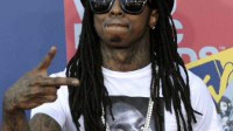 Lil Wayne се извинява за забавения си албум с Mixtape