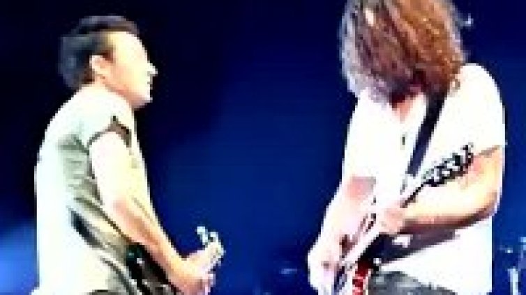 Китаристът на Pearl Jam заби със Soundgarden (видео)