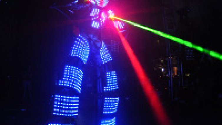 Най-известният робот в света пристига на Solar Summer Festival