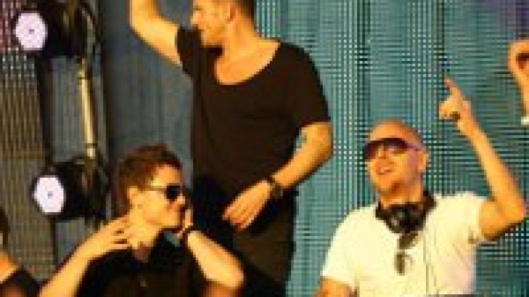 Armin van Buuren готви невиждано лазерно шоу 