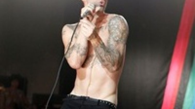 Гледай общото видео на Christina Aguilera и Maroon 5