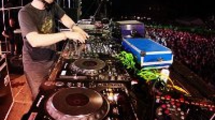 Club Tunes: Какво слушахме през август