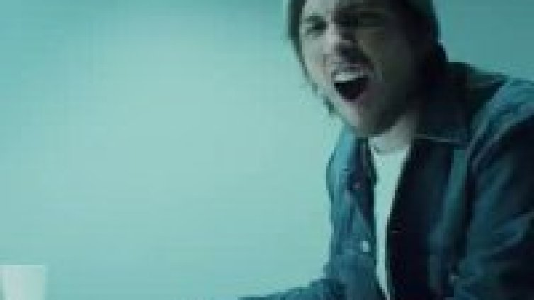 You Me At Six на разпит в полицията (видео)