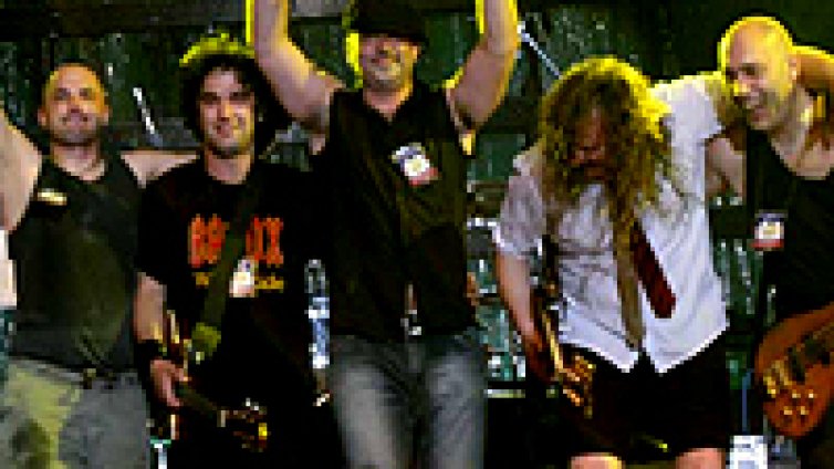 Сръбска кавър банда на AC/DC с концерт довечера в София