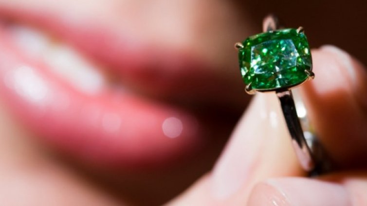 НАП в Русе пуска на търг 22 брилянта 