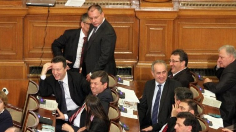 Бяхме в парламента, кълнат се от БСП