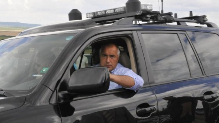 Кой кара на магистралата със 120 км/ч, пита Борисов