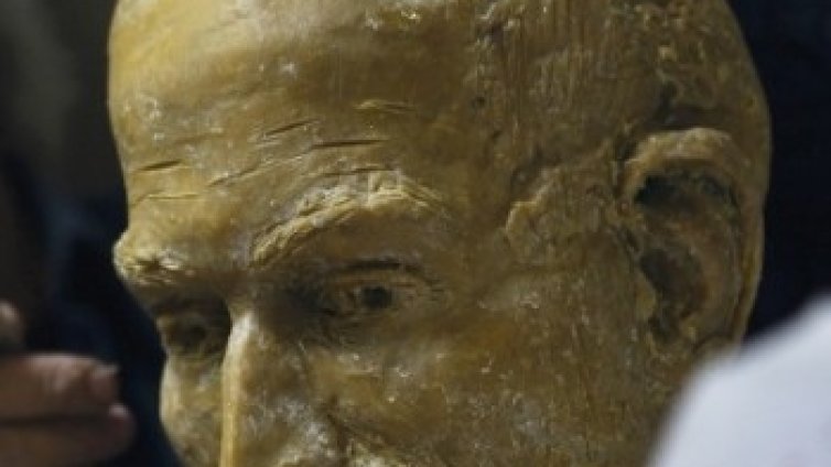 В Будапеща вдигат паметник на Стив Джобс