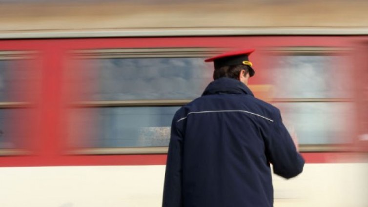Влаковете тръгват след 23 дни стачка в БДЖ 