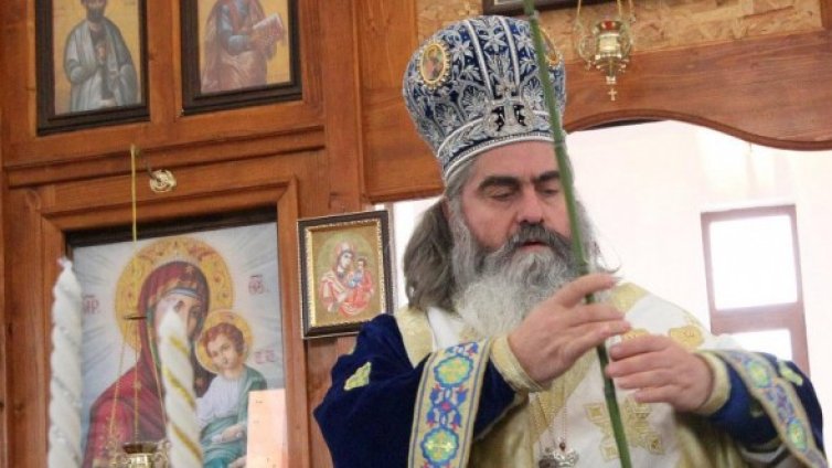 Дядо поп не бил с двойна заплата, кълнат се от Синода 