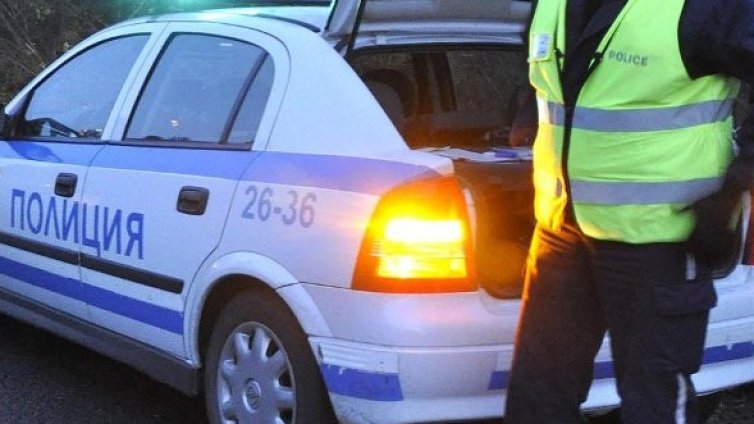 Баща и син пребиха полицай в София 