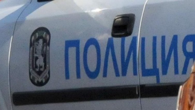 Оръжие и черна маска с прорези иззети от кола във Враца