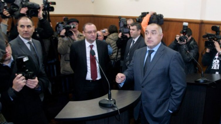 Властта напето обходи "Антимафия". Хареса им