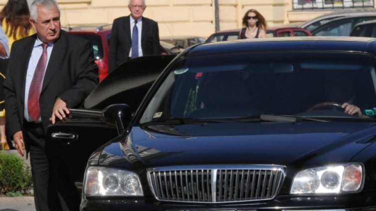 Депутатите да паркират навсякъде безплатно! Дали?