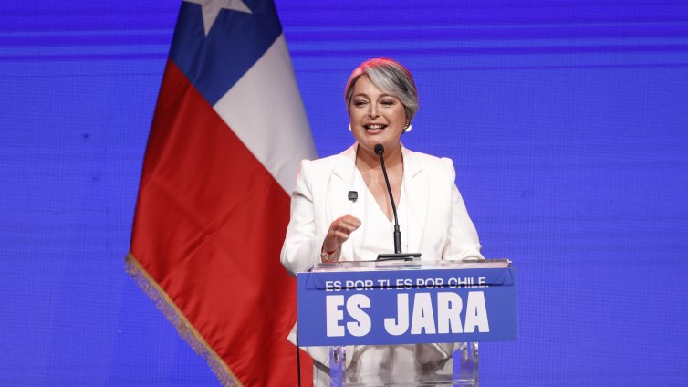 Комунистка и кандидат на крайната десница в двубой за президентския пост в Чили