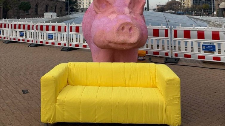 ПП-ДБ се подигра на Слави, лепна му името Диван Диван