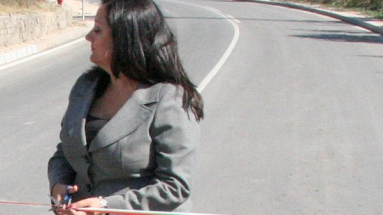 Линейни метри ощастливиха министър Лиляна Павлова