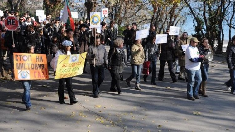 И СДС поиска отмяна на забраната за проучване на шистов газ 