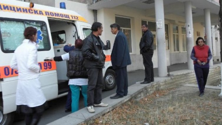 Мъж преби със сопа фелдшер в Момчилград