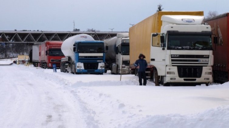 Задържаха четирима нелегални имигранти
