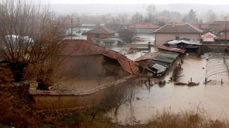 ДДС от даренията чрез SMS да отиват за бедстващите