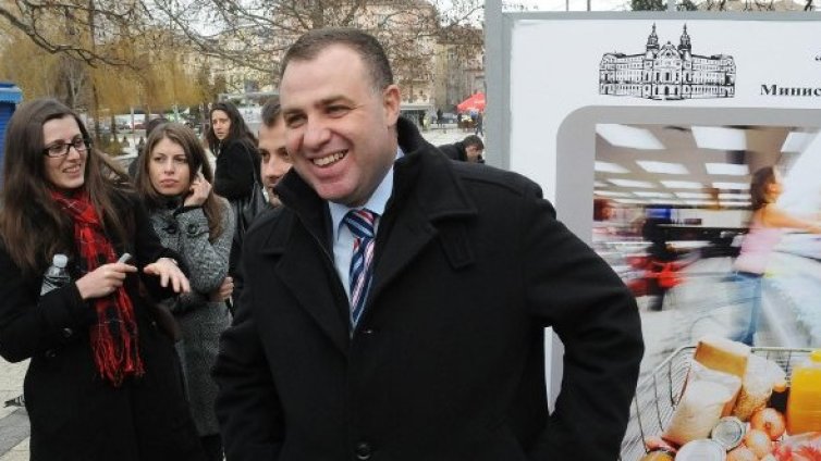 Опозицията да гледа телевизия, посъветва Найденов