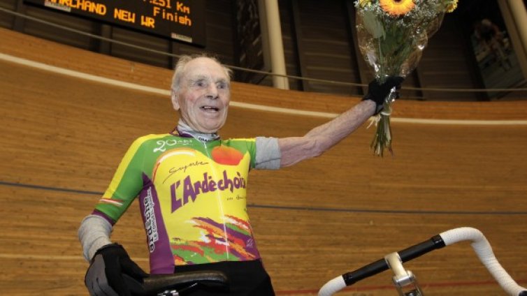 Да станеш световен рекордьор по колоездене на ... 100 години