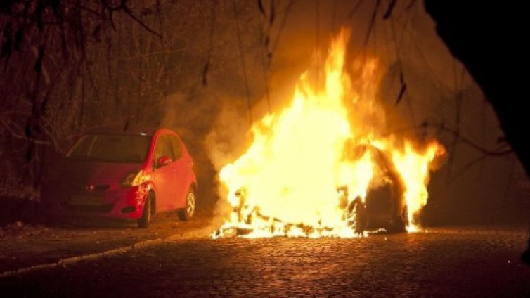 Автомобил изгоря в Борово