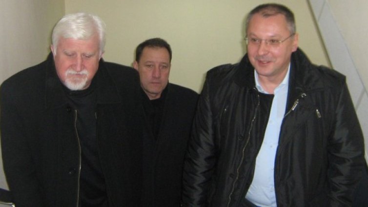 БСП си търси червените линии, за да дерайлира ГЕРБ