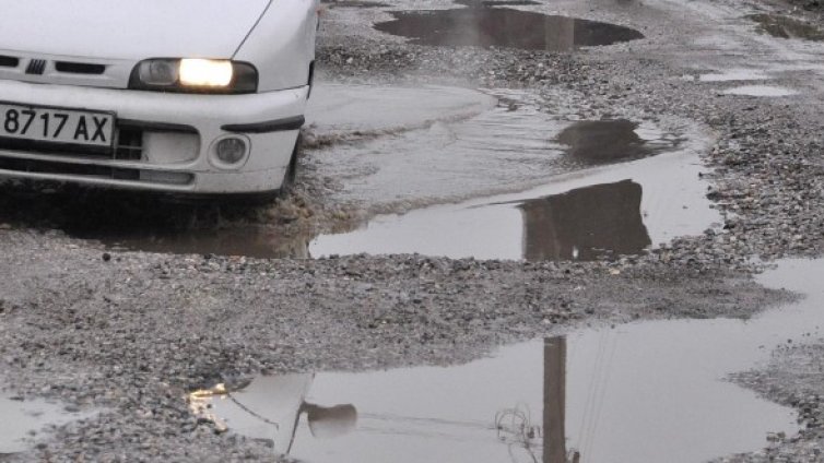 С глобите за непочистен сняг (700 бона) кърпят пътищата