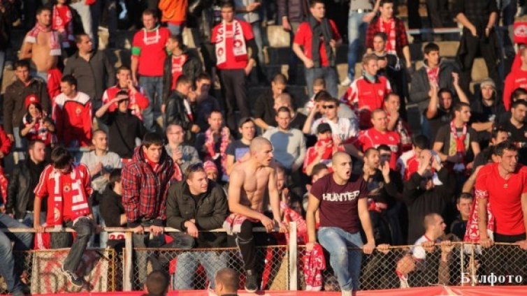 Агитката на ЦСКА не спира войната с “Титан”