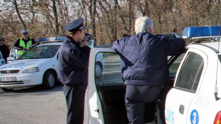 Хванаха Кюнеца и авер, обирали коли пред забавачки 