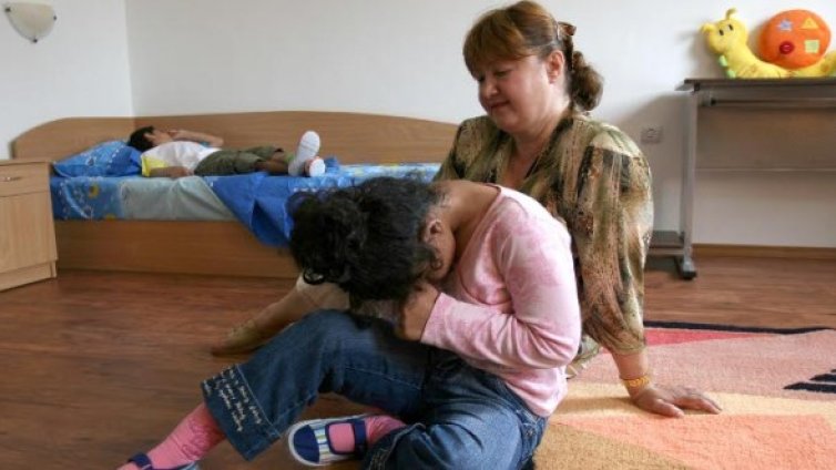 68% от българите одобряват "шамарената фабрика"