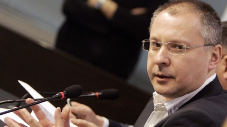 Няма да им клекна, закани се Станишев 