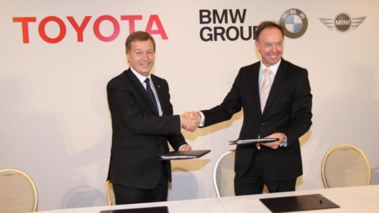 Toyota и BMW запретват ръкави заедно