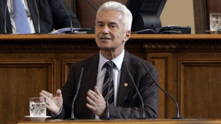 "Атака" се вкисна за Румъния, иска оставката на Младенов