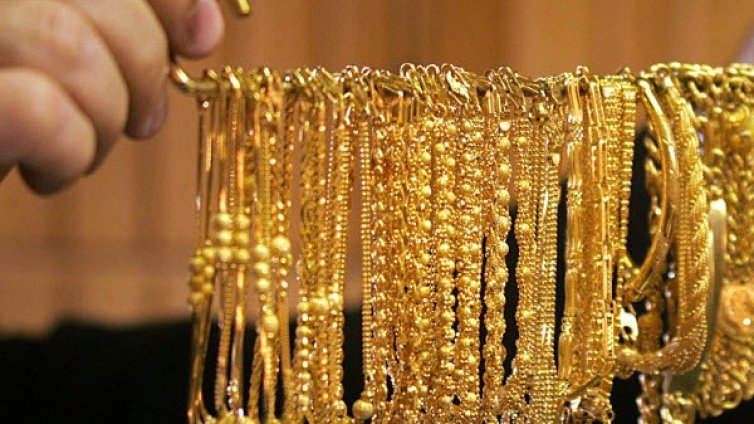 Две румънки кътат в бельото си половин кило злато 