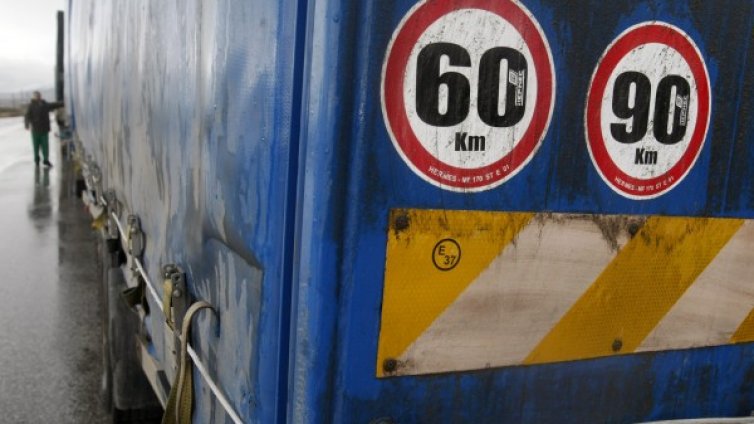 Български шофьор чака 2 седмици помощ на паркинг в Белгия